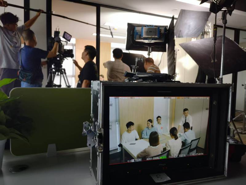 相山区TVC拍摄公司：科技产品视觉化大师，诠释未来感与功能美学